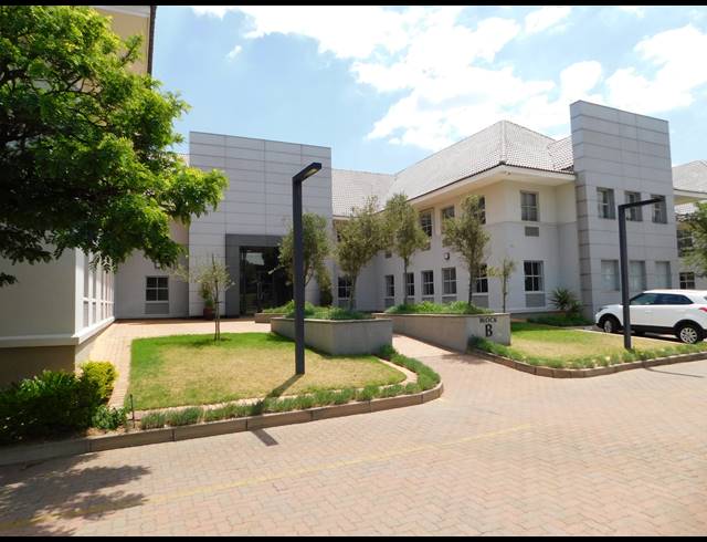 138M² OFFICE TO LET IN HYDE PARK